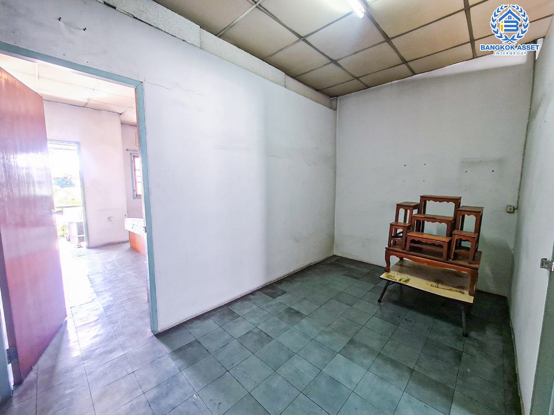 *****ทาวน์เฮ้าส์มือสองกรุงเทพมหานคร หมู่บ้าน ร่มโพธิ์ สุขุมวิท เนื้อที่ 16 ตร.ว. ฟังก์ชัน 2 ห้องนอน 1 ห้องน้ำ 1 ที่จอดรถ แถมฟรี! 2 เครื่องปรับอากาศ 1 เครื่องทำน้ำอุ่น บนทำเลเดินทางสะดวก เชื่อมต่อถนนสุขุมวิท, ถนนอุดมสุข ใกล้รถไฟฟ้าสายสีเขียว "สถานีบางนา" เพียง 6 นาทีเท่านั้น จองเลย!