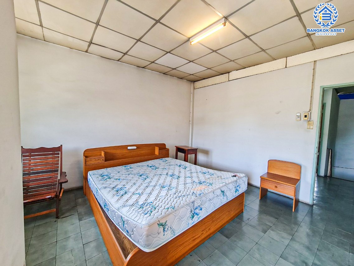 *****ทาวน์เฮ้าส์มือสองกรุงเทพมหานคร หมู่บ้าน ร่มโพธิ์ สุขุมวิท เนื้อที่ 16 ตร.ว. ฟังก์ชัน 2 ห้องนอน 1 ห้องน้ำ 1 ที่จอดรถ แถมฟรี! 2 เครื่องปรับอากาศ 1 เครื่องทำน้ำอุ่น บนทำเลเดินทางสะดวก เชื่อมต่อถนนสุขุมวิท, ถนนอุดมสุข ใกล้รถไฟฟ้าสายสีเขียว "สถานีบางนา" เพียง 6 นาทีเท่านั้น จองเลย!