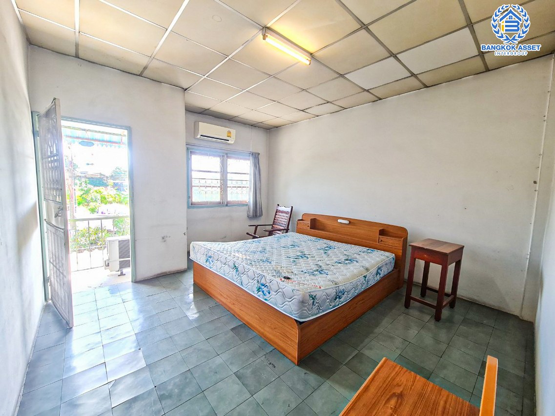 *****ทาวน์เฮ้าส์มือสองกรุงเทพมหานคร หมู่บ้าน ร่มโพธิ์ สุขุมวิท เนื้อที่ 16 ตร.ว. ฟังก์ชัน 2 ห้องนอน 1 ห้องน้ำ 1 ที่จอดรถ แถมฟรี! 2 เครื่องปรับอากาศ 1 เครื่องทำน้ำอุ่น บนทำเลเดินทางสะดวก เชื่อมต่อถนนสุขุมวิท, ถนนอุดมสุข ใกล้รถไฟฟ้าสายสีเขียว "สถานีบางนา" เพียง 6 นาทีเท่านั้น จองเลย!