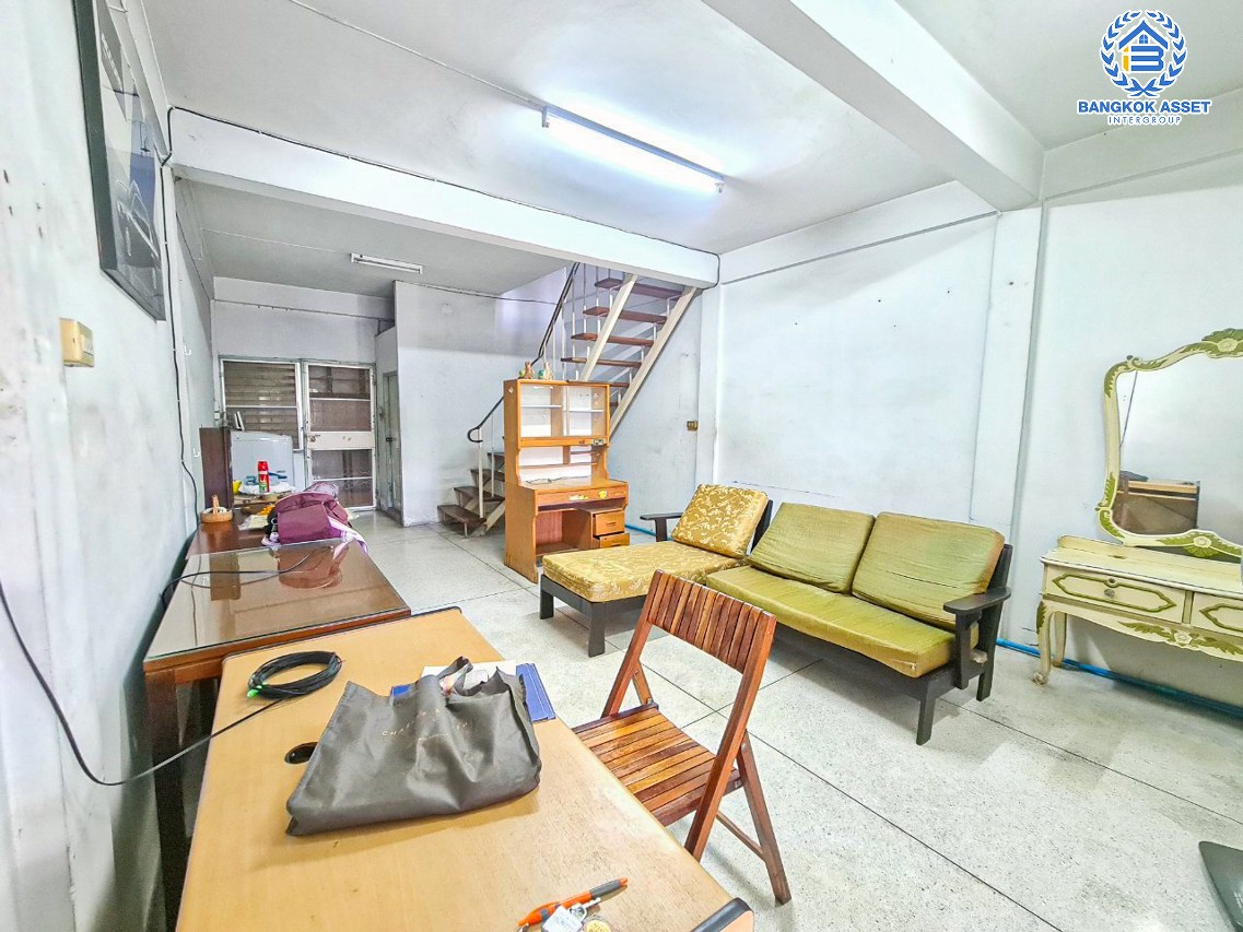 *****ทาวน์เฮ้าส์มือสองกรุงเทพมหานคร หมู่บ้าน ร่มโพธิ์ สุขุมวิท เนื้อที่ 16 ตร.ว. ฟังก์ชัน 2 ห้องนอน 1 ห้องน้ำ 1 ที่จอดรถ แถมฟรี! 2 เครื่องปรับอากาศ 1 เครื่องทำน้ำอุ่น บนทำเลเดินทางสะดวก เชื่อมต่อถนนสุขุมวิท, ถนนอุดมสุข ใกล้รถไฟฟ้าสายสีเขียว "สถานีบางนา" เพียง 6 นาทีเท่านั้น จองเลย!