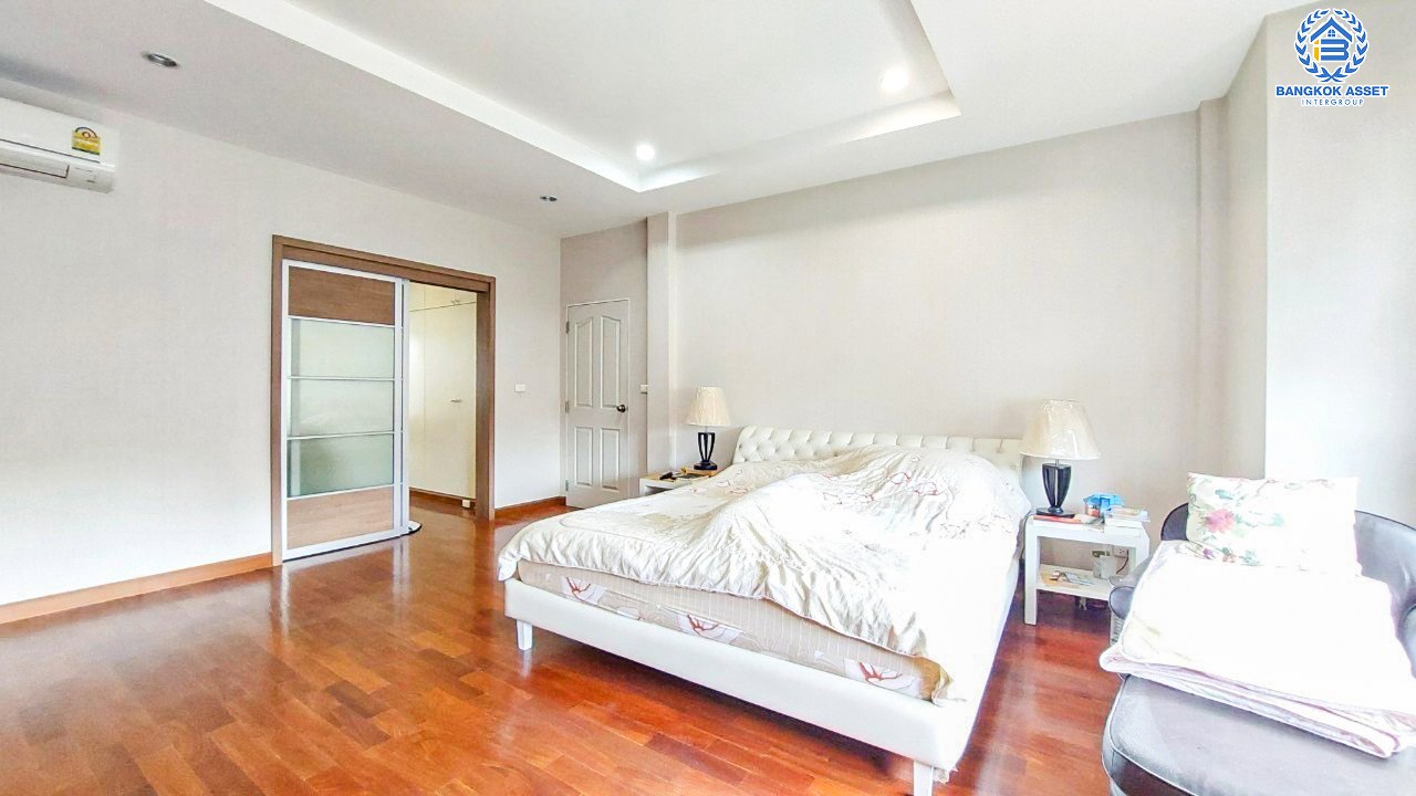 *****บ้านเดี่ยวมือสองนนทบุรี โครงการ ลัดดารมย์ ราชพฤกษ์-รัตนาธิเบศร์2 เนื้อที่กว้างขวางถึง 131.2 ตร.ว. ฟังก์ชัน 5 ห้องนอน 5 ห้องน้ำ 4 ที่จอดรถ บ้านพร้อมเรือนรับรอง บนทำเลแห่งการเดินทาง เชื่อมต่อถนนราชพฤกษ์, ถนนรัตนาธิเบศร์, ถนนชัยพฤกษ์ ใกล้รถไฟฟ้าสายสีม่วง "สถานีบางรักน้อยท่าอิฐ"