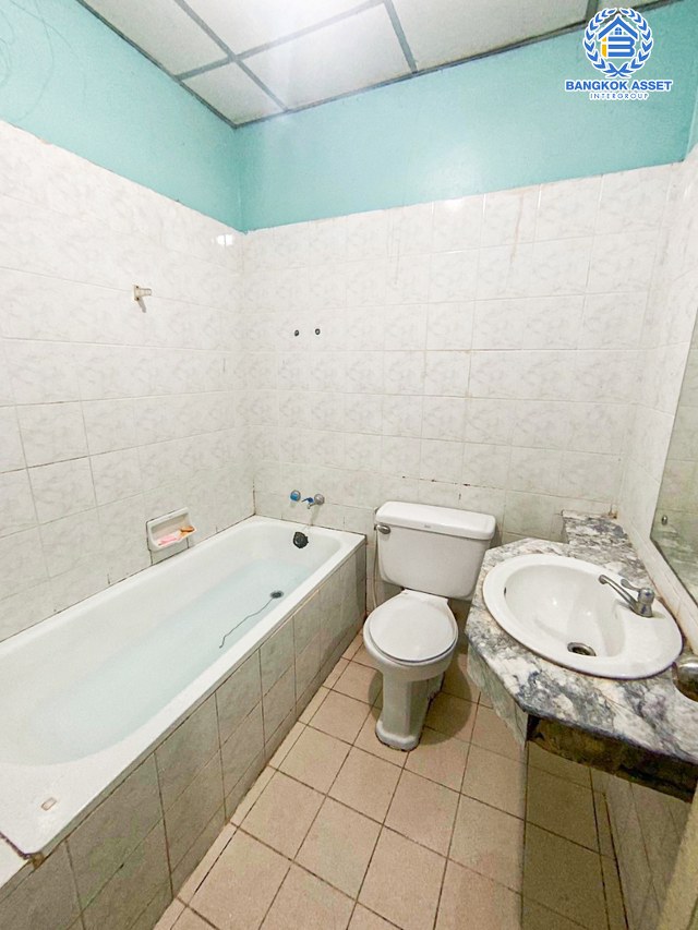 *****ทาวน์เฮ้าส์มือสองนนทบุรี หมู่บ้าน ร่มโพธิ์ บางกรวย-ไทรน้อย เนื้อที่กว้าง 20 ตร.ว. ฟังก์ชัน 2 ห้องนอน 2 ห้องน้ำ 1 ที่จอดรถ บ้านสภาพดี บนทำเลแห่งการเดินทาง เชื่อมต่อถนนบางกรวย-ไทรน้อย, ถนนรัตนาธิเบศร์ ใกล้รถไฟฟ้าสายสีม่วง "สถานีบางพลู" และจุดขึ้นทางด่วน "งามวงศ์วาน"