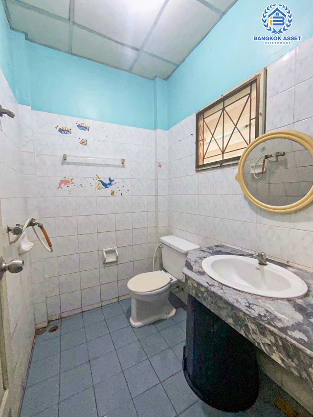 *****ทาวน์เฮ้าส์มือสองนนทบุรี หมู่บ้าน ร่มโพธิ์ บางกรวย-ไทรน้อย เนื้อที่กว้าง 20 ตร.ว. ฟังก์ชัน 2 ห้องนอน 2 ห้องน้ำ 1 ที่จอดรถ บ้านสภาพดี บนทำเลแห่งการเดินทาง เชื่อมต่อถนนบางกรวย-ไทรน้อย, ถนนรัตนาธิเบศร์ ใกล้รถไฟฟ้าสายสีม่วง "สถานีบางพลู" และจุดขึ้นทางด่วน "งามวงศ์วาน"