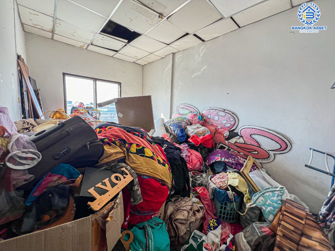 *****ทาวน์โฮมมือสองปทุมธานี หมู่บ้าน รินทร์ทอง ลำลูกกา เนื้อที่ 19 ตร.ว. ฟังก์ชัน 4 ห้องนอน 3 ห้องน้ำ 1 ที่จอดรถ บนทำเลเดินทางเข้า-ออกเมืองสะดวก เชื่อมต่อถนนลำลูกกา, ถนนพหลโยธิน ใกล้รถไฟฟ้าสายสีเขียว "สถานีคูคต" เพียง 15 นาทีเท่านั้น ในราคาสุดคุ้ม!