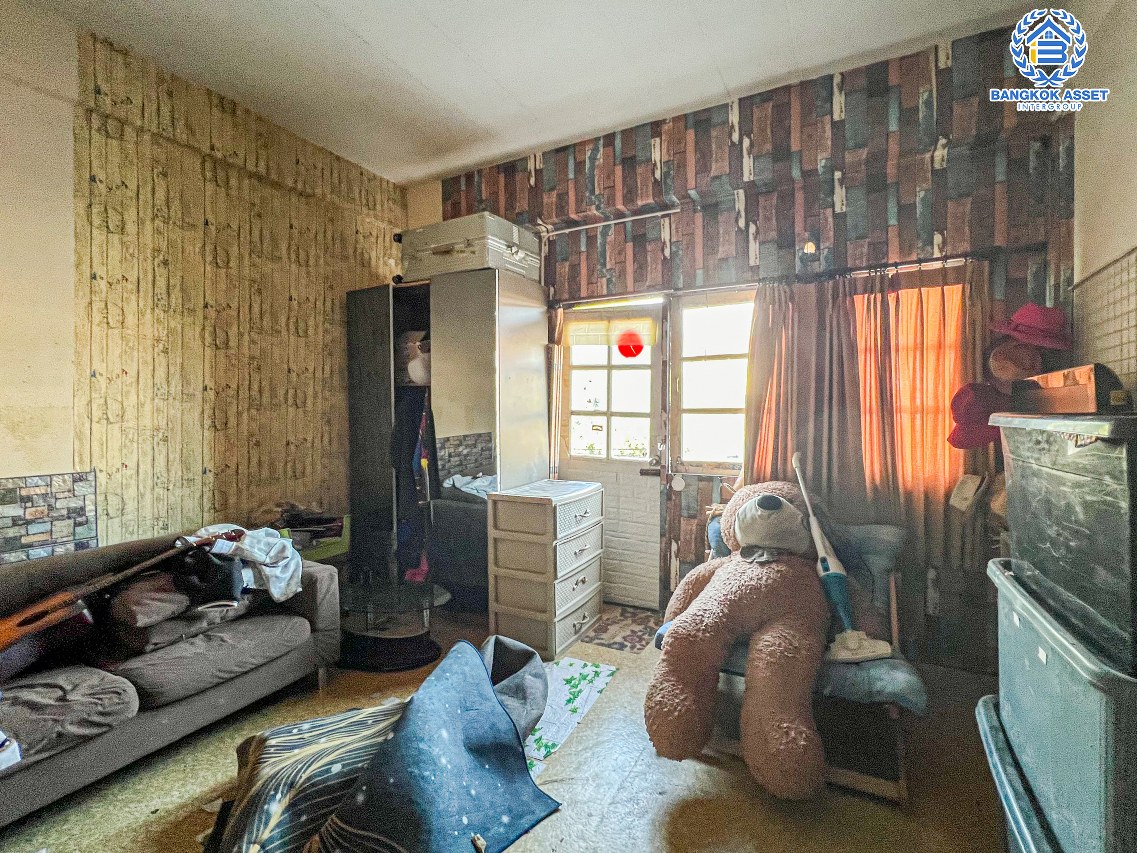 *****ทาวน์โฮมมือสองปทุมธานี หมู่บ้าน รินทร์ทอง ลำลูกกา เนื้อที่ 19 ตร.ว. ฟังก์ชัน 4 ห้องนอน 3 ห้องน้ำ 1 ที่จอดรถ บนทำเลเดินทางเข้า-ออกเมืองสะดวก เชื่อมต่อถนนลำลูกกา, ถนนพหลโยธิน ใกล้รถไฟฟ้าสายสีเขียว "สถานีคูคต" เพียง 15 นาทีเท่านั้น ในราคาสุดคุ้ม!