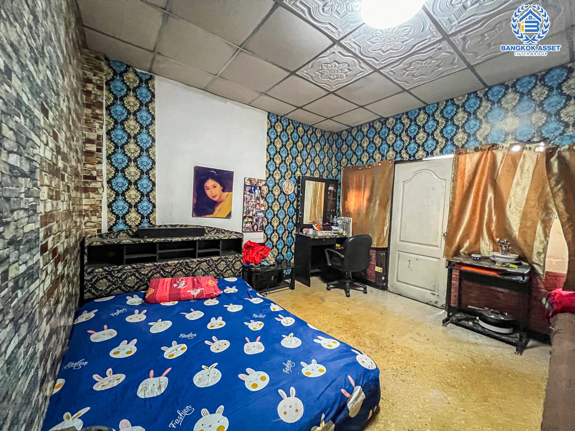 *****ทาวน์โฮมมือสองปทุมธานี หมู่บ้าน รินทร์ทอง ลำลูกกา เนื้อที่ 19 ตร.ว. ฟังก์ชัน 4 ห้องนอน 3 ห้องน้ำ 1 ที่จอดรถ บนทำเลเดินทางเข้า-ออกเมืองสะดวก เชื่อมต่อถนนลำลูกกา, ถนนพหลโยธิน ใกล้รถไฟฟ้าสายสีเขียว "สถานีคูคต" เพียง 15 นาทีเท่านั้น ในราคาสุดคุ้ม!