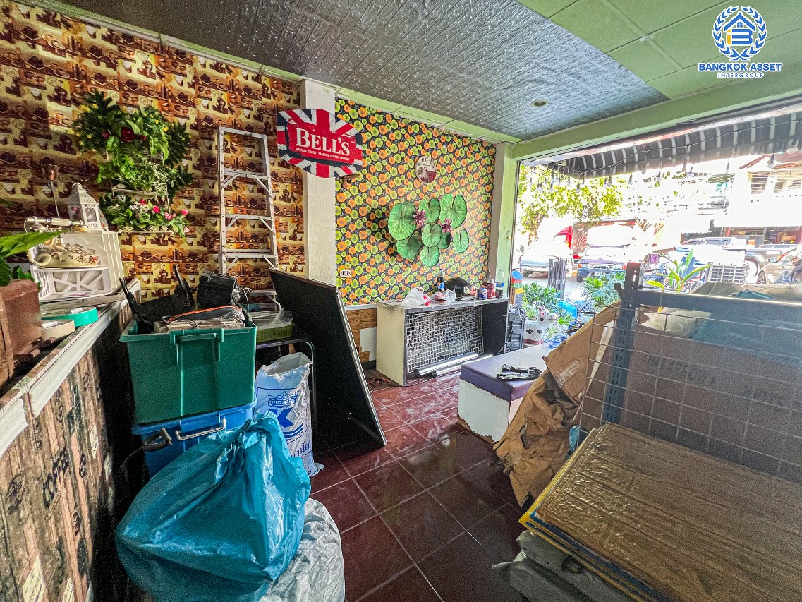 *****ทาวน์โฮมมือสองปทุมธานี หมู่บ้าน รินทร์ทอง ลำลูกกา เนื้อที่ 19 ตร.ว. ฟังก์ชัน 4 ห้องนอน 3 ห้องน้ำ 1 ที่จอดรถ บนทำเลเดินทางเข้า-ออกเมืองสะดวก เชื่อมต่อถนนลำลูกกา, ถนนพหลโยธิน ใกล้รถไฟฟ้าสายสีเขียว "สถานีคูคต" เพียง 15 นาทีเท่านั้น ในราคาสุดคุ้ม!