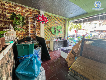 *****ทาวน์โฮมมือสองปทุมธานี หมู่บ้าน รินทร์ทอง ลำลูกกา เนื้อที่ 19 ตร.ว. ฟังก์ชัน 4 ห้องนอน 3 ห้องน้ำ 1 ที่จอดรถ บนทำเลเดินทางเข้า-ออกเมืองสะดวก เชื่อมต่อถนนลำลูกกา, ถนนพหลโยธิน ใกล้รถไฟฟ้าสายสีเขียว "สถานีคูคต" เพียง 15 นาทีเท่านั้น ในราคาสุดคุ้ม!