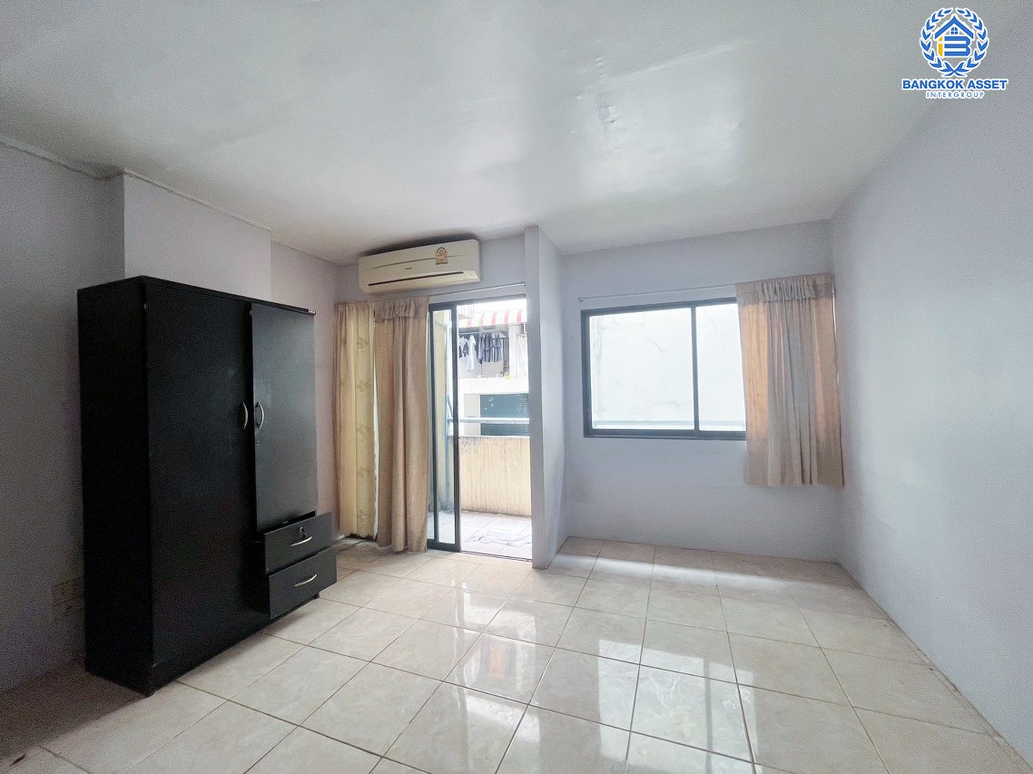 *****คอนโดมิเนียมมือสองกรุงเทพมหานคร โครงการ อินทามระ เพลส วิภาวดี-รังสิต เนื้อที่กว้าง 31.54 ตร.ม. ฟังก์ชัน 1 ห้องนอน 1 ห้องน้ำ 1 ที่จอดรถ ห้องอยู่ชั้น 3 พร้อมเข้าอยู่ บนทำเลเดินทางสะดวก เชื่อมต่อถนนพหลโยธิน, ถนนวิภาวดีรังสิต เพียง 10 นาทีก็ถึงรถไฟฟ้าสายสีเขียว "สถานีสะพานควาย"