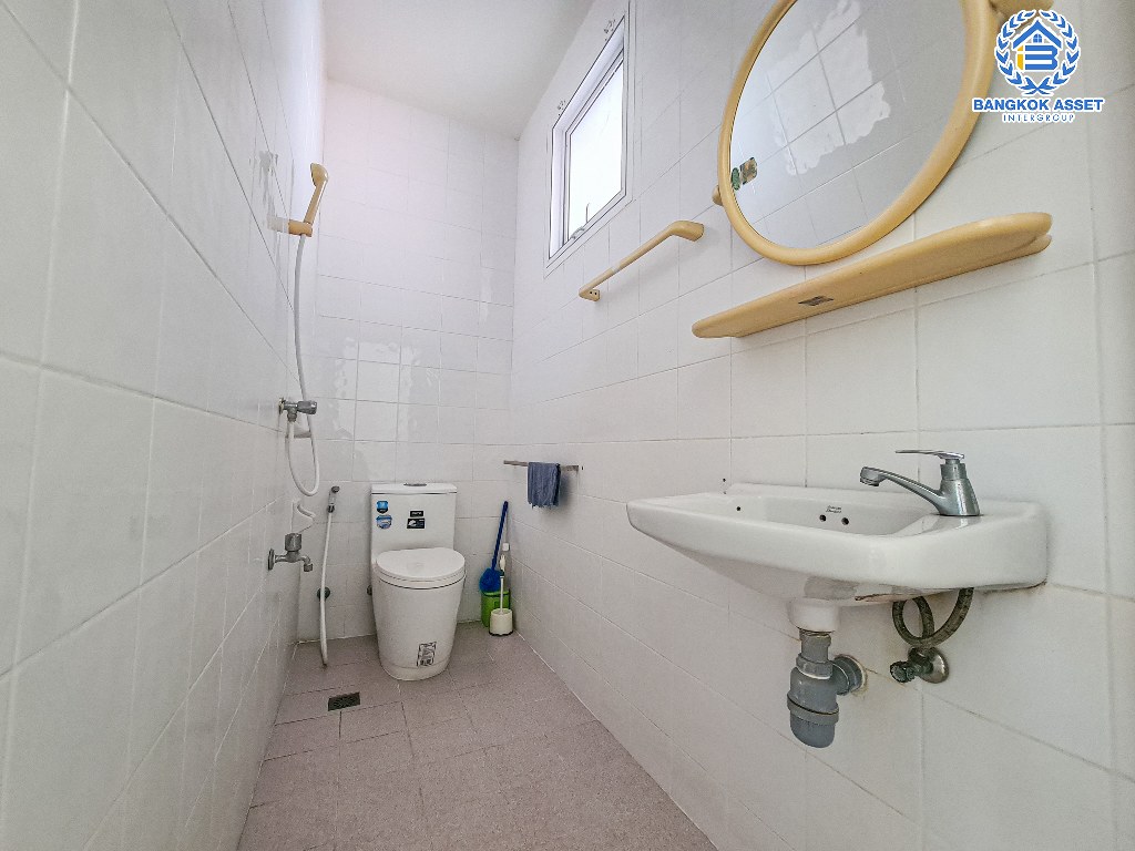 *****บ้านเดี่ยวมือสอง โครงการ มณีรินทร์ เลค แอนด์ พาร์ค ราชพฤกษ์-ติวานนท์ หลังมุม เนื้อที่กว้าง 123.60 ตร.ว. ฟังก์ชัน 4 ห้องนอน 4 ห้องน้ำ 2 ที่จอดรถ บ้านหลังใหญ่ พื้นที่รอบบ้านกว้างขวาง โครงการบนทำเลดี เชื่อมต่อถนนสะพานนนทบุรี-บางบัวทอง ถนนกาญจนาภิเษก ถนนราชพฤกษ์ ถนน345