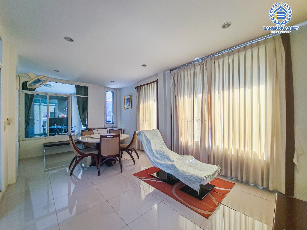 *****บ้านเดี่ยวมือสอง โครงการ มณีรินทร์ เลค แอนด์ พาร์ค ราชพฤกษ์-ติวานนท์ หลังมุม เนื้อที่กว้าง 123.60 ตร.ว. ฟังก์ชัน 4 ห้องนอน 4 ห้องน้ำ 2 ที่จอดรถ บ้านหลังใหญ่ พื้นที่รอบบ้านกว้างขวาง โครงการบนทำเลดี เชื่อมต่อถนนสะพานนนทบุรี-บางบัวทอง ถนนกาญจนาภิเษก ถนนราชพฤกษ์ ถนน345