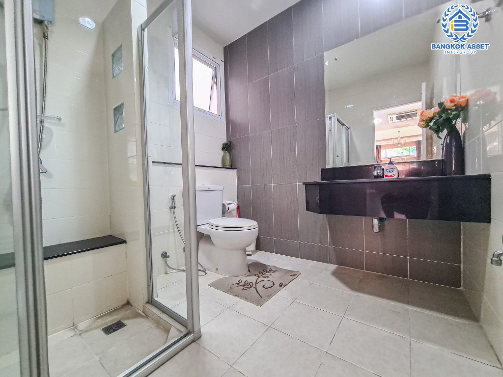 *****บ้านเดี่ยวมือสอง โครงการ มณีรินทร์ เลค แอนด์ พาร์ค ราชพฤกษ์-ติวานนท์ หลังมุม เนื้อที่กว้าง 123.60 ตร.ว. ฟังก์ชัน 4 ห้องนอน 4 ห้องน้ำ 2 ที่จอดรถ บ้านหลังใหญ่ พื้นที่รอบบ้านกว้างขวาง โครงการบนทำเลดี เชื่อมต่อถนนสะพานนนทบุรี-บางบัวทอง ถนนกาญจนาภิเษก ถนนราชพฤกษ์ ถนน345