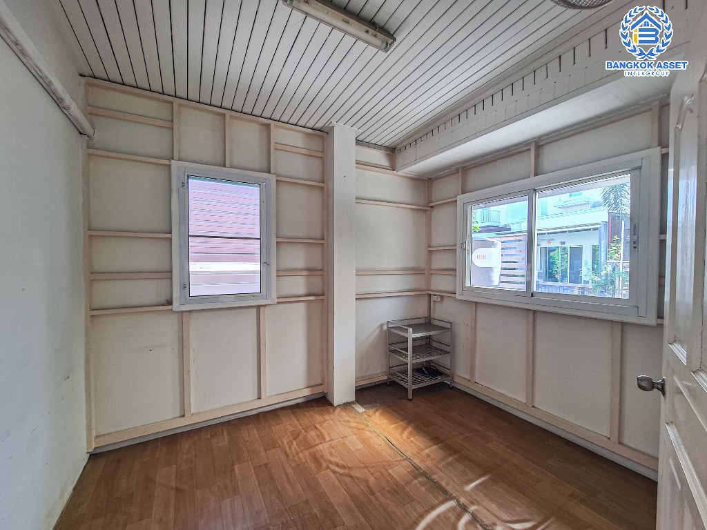 *****บ้านเดี่ยวมือสอง โครงการ มณีรินทร์ เลค แอนด์ พาร์ค ราชพฤกษ์-ติวานนท์ หลังมุม เนื้อที่กว้าง 123.60 ตร.ว. ฟังก์ชัน 4 ห้องนอน 4 ห้องน้ำ 2 ที่จอดรถ บ้านหลังใหญ่ พื้นที่รอบบ้านกว้างขวาง โครงการบนทำเลดี เชื่อมต่อถนนสะพานนนทบุรี-บางบัวทอง ถนนกาญจนาภิเษก ถนนราชพฤกษ์ ถนน345