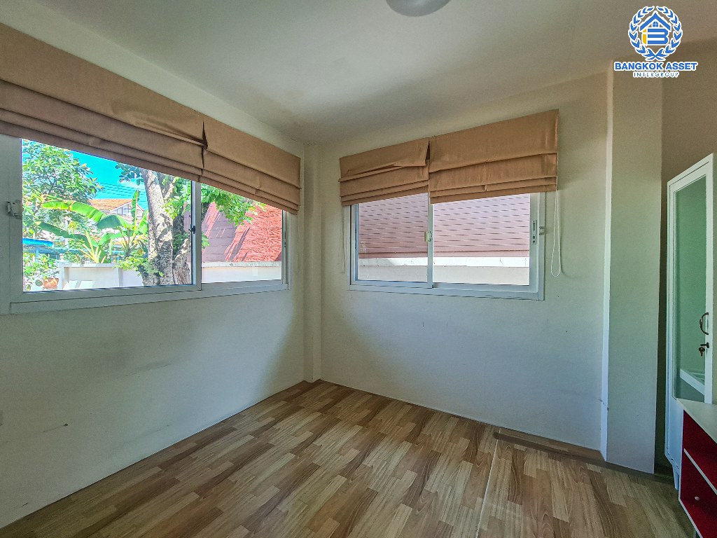 *****บ้านเดี่ยวมือสอง โครงการ มณีรินทร์ เลค แอนด์ พาร์ค ราชพฤกษ์-ติวานนท์ หลังมุม เนื้อที่กว้าง 123.60 ตร.ว. ฟังก์ชัน 4 ห้องนอน 4 ห้องน้ำ 2 ที่จอดรถ บ้านหลังใหญ่ พื้นที่รอบบ้านกว้างขวาง โครงการบนทำเลดี เชื่อมต่อถนนสะพานนนทบุรี-บางบัวทอง ถนนกาญจนาภิเษก ถนนราชพฤกษ์ ถนน345