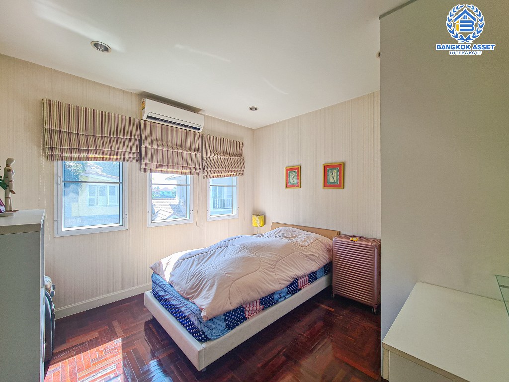 *****บ้านเดี่ยวมือสอง โครงการ มณีรินทร์ เลค แอนด์ พาร์ค ราชพฤกษ์-ติวานนท์ หลังมุม เนื้อที่กว้าง 123.60 ตร.ว. ฟังก์ชัน 4 ห้องนอน 4 ห้องน้ำ 2 ที่จอดรถ บ้านหลังใหญ่ พื้นที่รอบบ้านกว้างขวาง โครงการบนทำเลดี เชื่อมต่อถนนสะพานนนทบุรี-บางบัวทอง ถนนกาญจนาภิเษก ถนนราชพฤกษ์ ถนน345