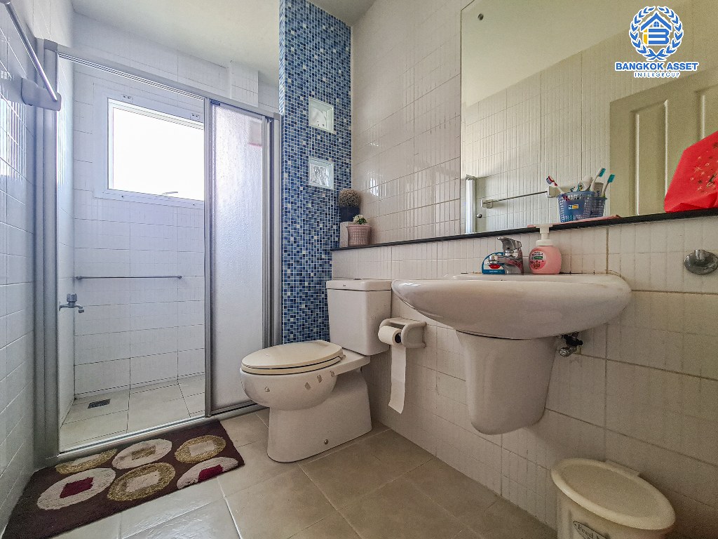 *****บ้านเดี่ยวมือสอง โครงการ มณีรินทร์ เลค แอนด์ พาร์ค ราชพฤกษ์-ติวานนท์ หลังมุม เนื้อที่กว้าง 123.60 ตร.ว. ฟังก์ชัน 4 ห้องนอน 4 ห้องน้ำ 2 ที่จอดรถ บ้านหลังใหญ่ พื้นที่รอบบ้านกว้างขวาง โครงการบนทำเลดี เชื่อมต่อถนนสะพานนนทบุรี-บางบัวทอง ถนนกาญจนาภิเษก ถนนราชพฤกษ์ ถนน345