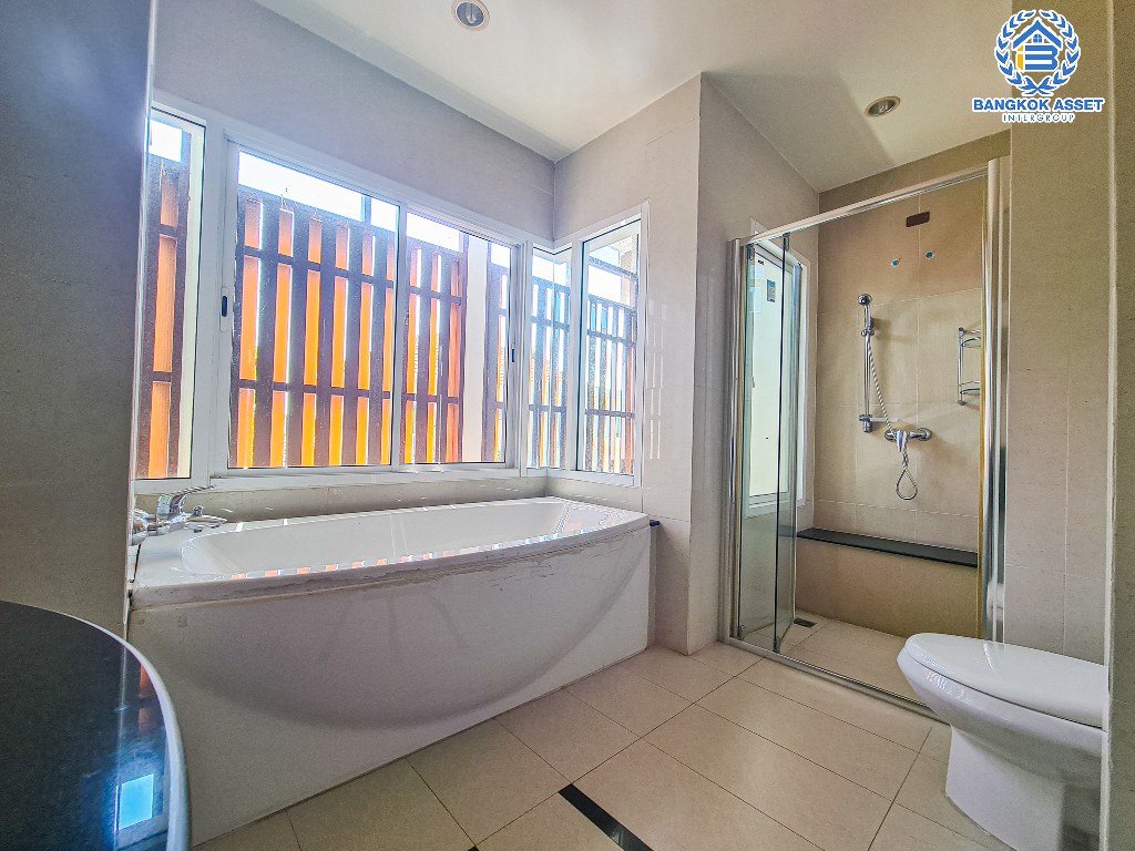 *****บ้านเดี่ยวมือสอง โครงการ มณีรินทร์ เลค แอนด์ พาร์ค ราชพฤกษ์-ติวานนท์ หลังมุม เนื้อที่กว้าง 123.60 ตร.ว. ฟังก์ชัน 4 ห้องนอน 4 ห้องน้ำ 2 ที่จอดรถ บ้านหลังใหญ่ พื้นที่รอบบ้านกว้างขวาง โครงการบนทำเลดี เชื่อมต่อถนนสะพานนนทบุรี-บางบัวทอง ถนนกาญจนาภิเษก ถนนราชพฤกษ์ ถนน345