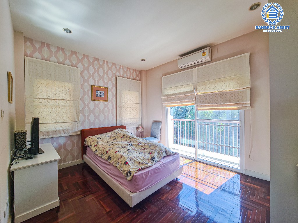 *****บ้านเดี่ยวมือสอง โครงการ มณีรินทร์ เลค แอนด์ พาร์ค ราชพฤกษ์-ติวานนท์ หลังมุม เนื้อที่กว้าง 123.60 ตร.ว. ฟังก์ชัน 4 ห้องนอน 4 ห้องน้ำ 2 ที่จอดรถ บ้านหลังใหญ่ พื้นที่รอบบ้านกว้างขวาง โครงการบนทำเลดี เชื่อมต่อถนนสะพานนนทบุรี-บางบัวทอง ถนนกาญจนาภิเษก ถนนราชพฤกษ์ ถนน345