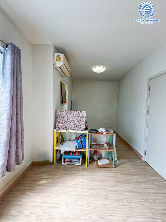 *****ทาวน์เฮ้าส์มือสอง โครงการ พฤกษาวิลล์63/1 นครอินทร์ เนื้อที่กว้าง 17.50 ตร.ว. ฟังก์ชัน 3 ห้องนอน 2 ห้องน้ำ 1 ที่จอดรถ บ้านสภาพดีเยี่ยม บนทำเลเดินทางสะดวกสบาย เชื่อมต่อถนนนครอินทร์ ถนนพิบูลสงคราม ถนนบางกรวย-ไทรน้อย ใกล้รถไฟฟ้าสายสีม่วง "สถานีแยกติวานนท์"