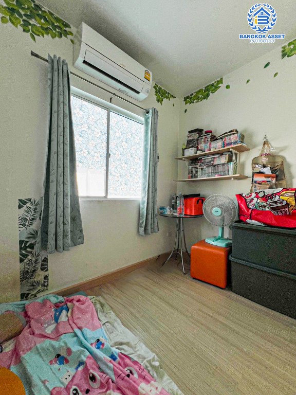 *****ทาวน์เฮ้าส์มือสอง โครงการ พฤกษาวิลล์63/1 นครอินทร์ เนื้อที่กว้าง 17.50 ตร.ว. ฟังก์ชัน 3 ห้องนอน 2 ห้องน้ำ 1 ที่จอดรถ บ้านสภาพดีเยี่ยม บนทำเลเดินทางสะดวกสบาย เชื่อมต่อถนนนครอินทร์ ถนนพิบูลสงคราม ถนนบางกรวย-ไทรน้อย ใกล้รถไฟฟ้าสายสีม่วง "สถานีแยกติวานนท์"