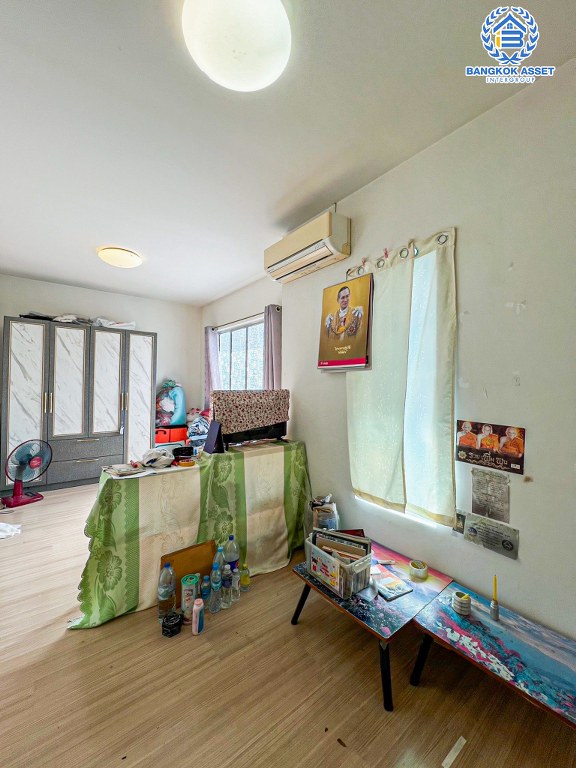 *****ทาวน์เฮ้าส์มือสอง โครงการ พฤกษาวิลล์63/1 นครอินทร์ เนื้อที่กว้าง 17.50 ตร.ว. ฟังก์ชัน 3 ห้องนอน 2 ห้องน้ำ 1 ที่จอดรถ บ้านสภาพดีเยี่ยม บนทำเลเดินทางสะดวกสบาย เชื่อมต่อถนนนครอินทร์ ถนนพิบูลสงคราม ถนนบางกรวย-ไทรน้อย ใกล้รถไฟฟ้าสายสีม่วง "สถานีแยกติวานนท์"