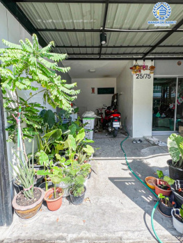 *****ทาวน์เฮ้าส์มือสอง โครงการ พฤกษาวิลล์63/1 นครอินทร์ เนื้อที่กว้าง 17.50 ตร.ว. ฟังก์ชัน 3 ห้องนอน 2 ห้องน้ำ 1 ที่จอดรถ บ้านสภาพดีเยี่ยม บนทำเลเดินทางสะดวกสบาย เชื่อมต่อถนนนครอินทร์ ถนนพิบูลสงคราม ถนนบางกรวย-ไทรน้อย ใกล้รถไฟฟ้าสายสีม่วง "สถานีแยกติวานนท์"