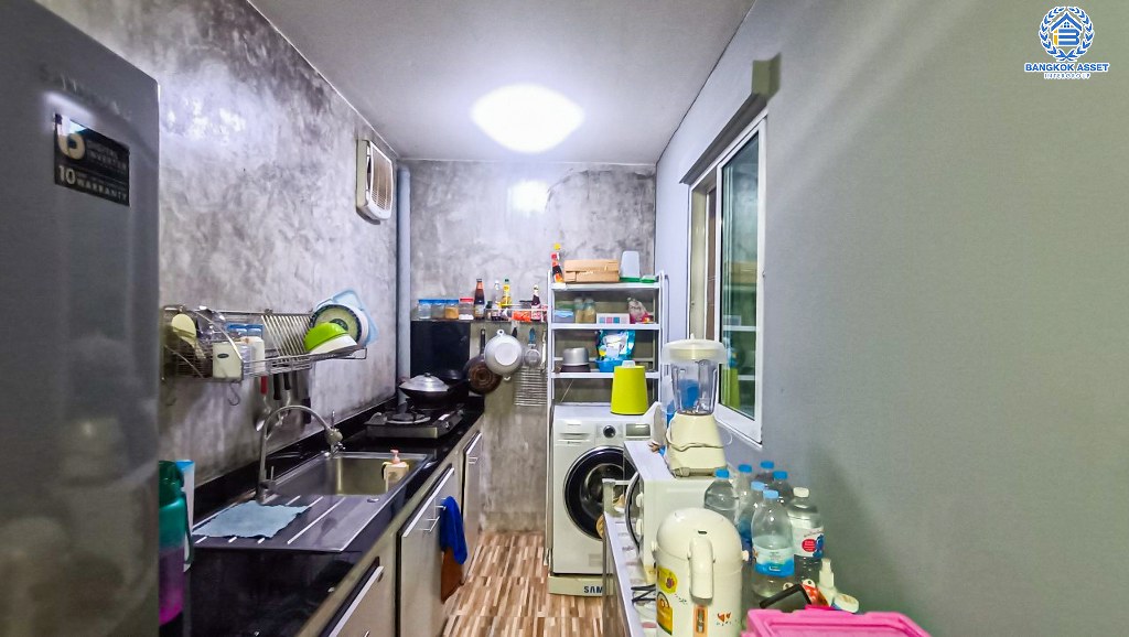 *****ทาวน์เฮ้าส์มือสอง โครงการ ไลโอนอฟ ดอนเมือง-แจ้งวัฒนะ เนื้อที่ 17.10 ตร.ว. ฟังก์ชัน 3 ห้องนอน 2 ห้องน้ำ เหมาะกับการประกอบธุรกิจ ตั้งบนทำเลดี เชื่อมต่อถนนสรงประภา ถนนศรีสมาน ใกล้ห้างสรรพสินค้าโรบินสัน ศรีสมาน และจุดขึ้นทางด่วน "อุตรภิมุข"