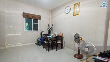 *****ทาวน์เฮ้าส์มือสอง โครงการ ไลโอนอฟ ดอนเมือง-แจ้งวัฒนะ เนื้อที่ 17.10 ตร.ว. ฟังก์ชัน 3 ห้องนอน 2 ห้องน้ำ เหมาะกับการประกอบธุรกิจ ตั้งบนทำเลดี เชื่อมต่อถนนสรงประภา ถนนศรีสมาน ใกล้ห้างสรรพสินค้าโรบินสัน ศรีสมาน และจุดขึ้นทางด่วน "อุตรภิมุข"