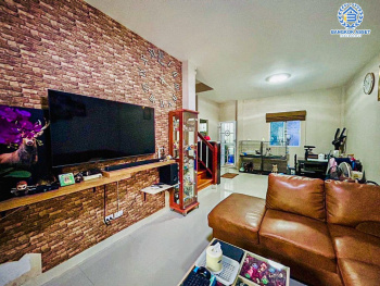 *****ทาวน์เฮ้าส์มือสอง โครงการ ไลโอนอฟ ดอนเมือง-แจ้งวัฒนะ เนื้อที่ 17.10 ตร.ว. ฟังก์ชัน 3 ห้องนอน 2 ห้องน้ำ เหมาะกับการประกอบธุรกิจ ตั้งบนทำเลดี เชื่อมต่อถนนสรงประภา ถนนศรีสมาน ใกล้ห้างสรรพสินค้าโรบินสัน ศรีสมาน และจุดขึ้นทางด่วน "อุตรภิมุข"