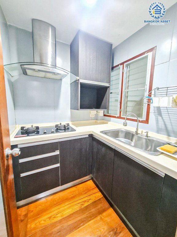 *****ทาวน์โฮม 3 ชั้นมือสอง โครงการ ลุมพินีทาวน์วิลล์ ศรีนครินทร์-แบริ่ง หลังมุม เนื้อที่ 24.70 ตร.ว. ฟังก์ชัน 4 ห้องนอน 3 ห้องน้ำ 2 ที่จอดรถ ภายในสภาพดีเยี่ยม ปูพื้นห้องด้วยไม้สักทอง บนทำเลดี เชื่อมต่อถนนบางนา-ตราด ถนนศรีนครินทร์ ใกล้รถไฟฟ้าสายสีเหลือง "สถานีศรีแบริ่ง" และจุดขึ้นทางพิเศษสายบางพลี-สุขสวัสดิ์