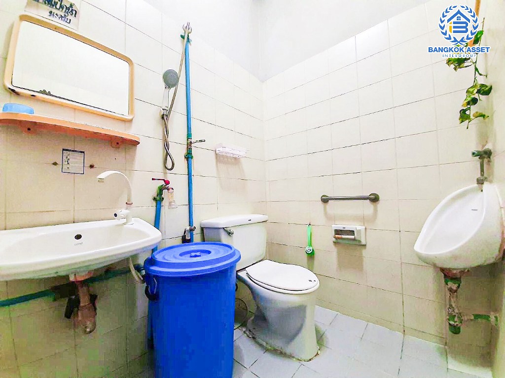 *****ทาวน์โฮม 3 ชั้นมือสอง โครงการ รื่มรื่น โชคชัย4 เนื้อที่ 18 ตร.ว. ฟังก์ชัน 4 ห้องนอน 3 ห้องน้ำ 1 ที่จอดรถ บ้านสภาพดี ตั้งบนทำเลเดินทางสะดวก สามารถเข้า-ออกได้หลายเส้นทาง เช่น ถนนประเสิรฐมนูกิจ ถนนโชคชัย4 และถนนลาดพร้าว ใกล้รถไฟฟ้าสายสีน้ำเงิน "สถานีลาดพร้าว"