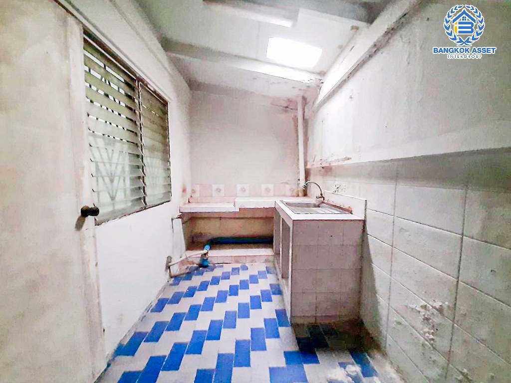 *****ทาวน์โฮม 3 ชั้นมือสอง โครงการ รื่มรื่น โชคชัย4 เนื้อที่ 18 ตร.ว. ฟังก์ชัน 4 ห้องนอน 3 ห้องน้ำ 1 ที่จอดรถ บ้านสภาพดี ตั้งบนทำเลเดินทางสะดวก สามารถเข้า-ออกได้หลายเส้นทาง เช่น ถนนประเสิรฐมนูกิจ ถนนโชคชัย4 และถนนลาดพร้าว ใกล้รถไฟฟ้าสายสีน้ำเงิน "สถานีลาดพร้าว"