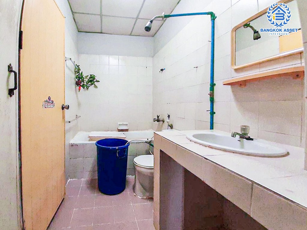 *****ทาวน์โฮม 3 ชั้นมือสอง โครงการ รื่มรื่น โชคชัย4 เนื้อที่ 18 ตร.ว. ฟังก์ชัน 4 ห้องนอน 3 ห้องน้ำ 1 ที่จอดรถ บ้านสภาพดี ตั้งบนทำเลเดินทางสะดวก สามารถเข้า-ออกได้หลายเส้นทาง เช่น ถนนประเสิรฐมนูกิจ ถนนโชคชัย4 และถนนลาดพร้าว ใกล้รถไฟฟ้าสายสีน้ำเงิน "สถานีลาดพร้าว"