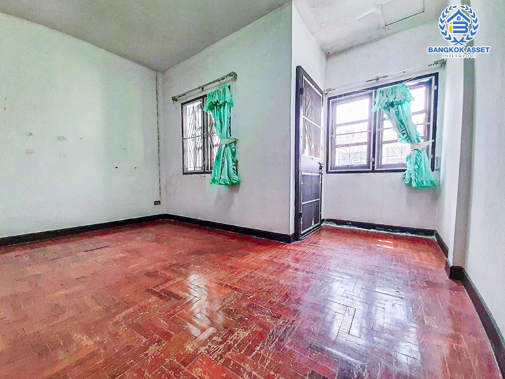 *****ทาวน์โฮม 3 ชั้นมือสอง โครงการ รื่มรื่น โชคชัย4 เนื้อที่ 18 ตร.ว. ฟังก์ชัน 4 ห้องนอน 3 ห้องน้ำ 1 ที่จอดรถ บ้านสภาพดี ตั้งบนทำเลเดินทางสะดวก สามารถเข้า-ออกได้หลายเส้นทาง เช่น ถนนประเสิรฐมนูกิจ ถนนโชคชัย4 และถนนลาดพร้าว ใกล้รถไฟฟ้าสายสีน้ำเงิน "สถานีลาดพร้าว"