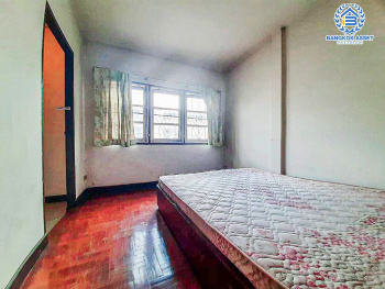 *****ทาวน์โฮม 3 ชั้นมือสอง โครงการ รื่มรื่น โชคชัย4 เนื้อที่ 18 ตร.ว. ฟังก์ชัน 4 ห้องนอน 3 ห้องน้ำ 1 ที่จอดรถ บ้านสภาพดี ตั้งบนทำเลเดินทางสะดวก สามารถเข้า-ออกได้หลายเส้นทาง เช่น ถนนประเสิรฐมนูกิจ ถนนโชคชัย4 และถนนลาดพร้าว ใกล้รถไฟฟ้าสายสีน้ำเงิน "สถานีลาดพร้าว"