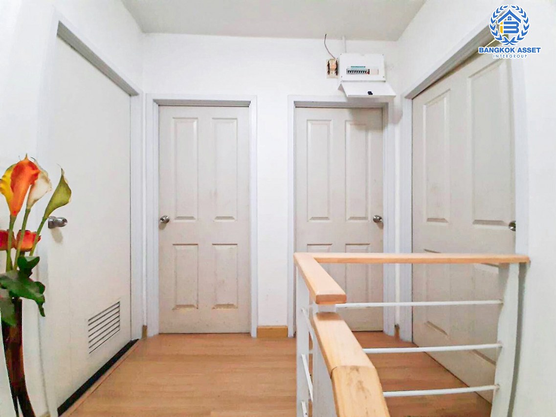 *****ทาวน์เฮ้าส์มือสองนนทบุรี โครงการ พฤกษาวิลล์ 40 ดอนเมือง-โลคัลโรด หลังมุม! เนื้อที่กว้างเกือบ 26 ตร.ว. ฟังก์ชัน 3 ห้องนอน 2 ห้องน้ำ 1 ที่จอดรถ หน้าบ้านกว้าง บนทำเลเดินทางสะดวก ใกล้จุดขึ้นทางด่วน "ดอนเมือง-โทลย์เวย์" และรถไฟฟ้าสายสีแดง "สถานีหลักหก" ไม่ถึง 5 นาที !!