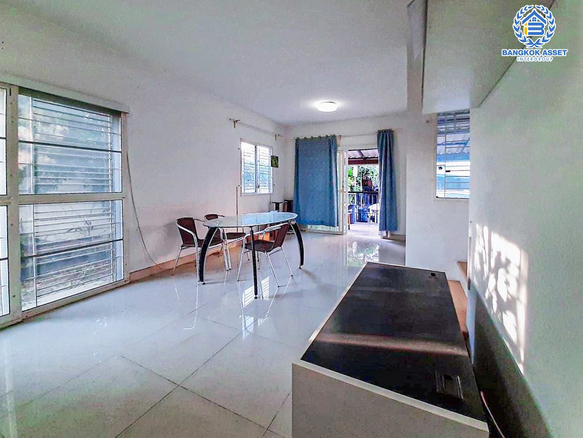 *****ทาวน์เฮ้าส์มือสองนนทบุรี โครงการ พฤกษาวิลล์ 40 ดอนเมือง-โลคัลโรด หลังมุม! เนื้อที่กว้างเกือบ 26 ตร.ว. ฟังก์ชัน 3 ห้องนอน 2 ห้องน้ำ 1 ที่จอดรถ หน้าบ้านกว้าง บนทำเลเดินทางสะดวก ใกล้จุดขึ้นทางด่วน "ดอนเมือง-โทลย์เวย์" และรถไฟฟ้าสายสีแดง "สถานีหลักหก" ไม่ถึง 5 นาที !!