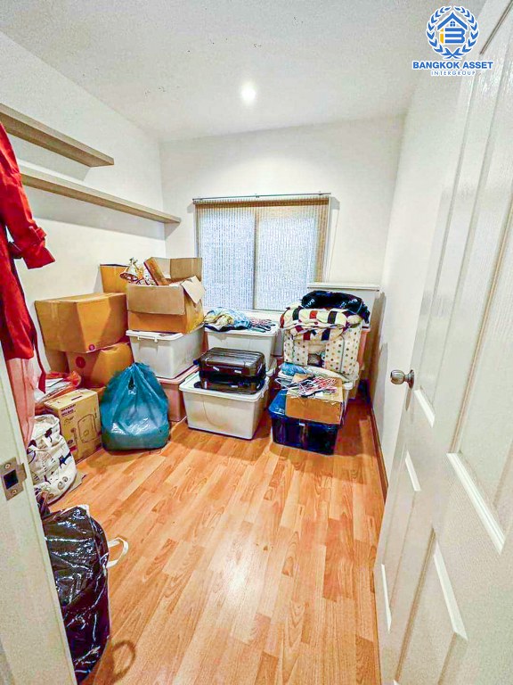 *****ทาวน์เฮ้าส์มือสอง โครงการ ชวนชื่นทาวน์ แก้วอินทร์-บางใหญ่ หลังมุม เนื้อที่ 40.90 ตร.ว. ฟังก์ชัน 3 ห้องนอน 3 ห้องน้ำ บ้านสภาพดีเยี่ยม ปรับปรุงใหม่พร้อมอยู่ โครงการบนทำเลดี เชื่อมต่อถนนรัตนาธิเบศร์ ถนนราชพฤกษ์ ถนนกาญจนาภิเษก ใกล้รถไฟฟ้าสายสีม่วง "สถานีตลาดบางใหญ่"