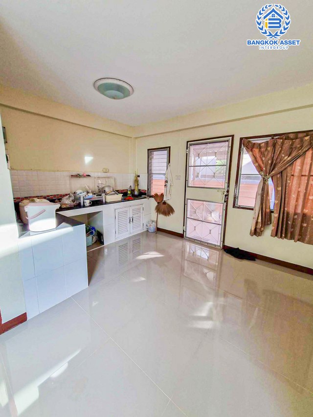 *****ทาวน์เฮ้าส์มือสองนนทบุรี โครงการ ลภาวัน8 บางกรวย-ไทรน้อย หลังมุม! เนื้อที่กว้าง 29 ตร.ว. ฟังก์ชัน 2 ห้องนอน 1 ห้องน้ำ 1 ที่จอดรถ บ้านสภาพสวย ปรับปรุงใหม่ บนทำเลดี เชื่อมต่อ ถนนชัยพฤกษ์, ถนนราชพฤกษ์, ถนนกาญจนาภิเษก ใกล้รถไฟฟ้าสายสีม่วง "สถานีบางพลู" เพียง 12 นาที!!