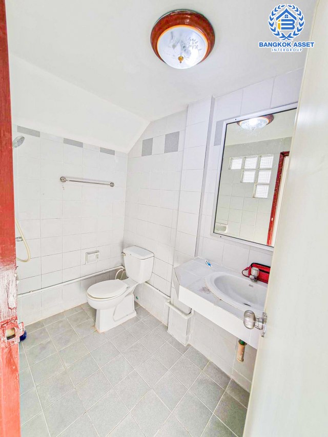 *****ทาวน์เฮ้าส์มือสองนนทบุรี โครงการ ลภาวัน8 บางกรวย-ไทรน้อย หลังมุม! เนื้อที่กว้าง 29 ตร.ว. ฟังก์ชัน 2 ห้องนอน 1 ห้องน้ำ 1 ที่จอดรถ บ้านสภาพสวย ปรับปรุงใหม่ บนทำเลดี เชื่อมต่อ ถนนชัยพฤกษ์, ถนนราชพฤกษ์, ถนนกาญจนาภิเษก ใกล้รถไฟฟ้าสายสีม่วง "สถานีบางพลู" เพียง 12 นาที!!