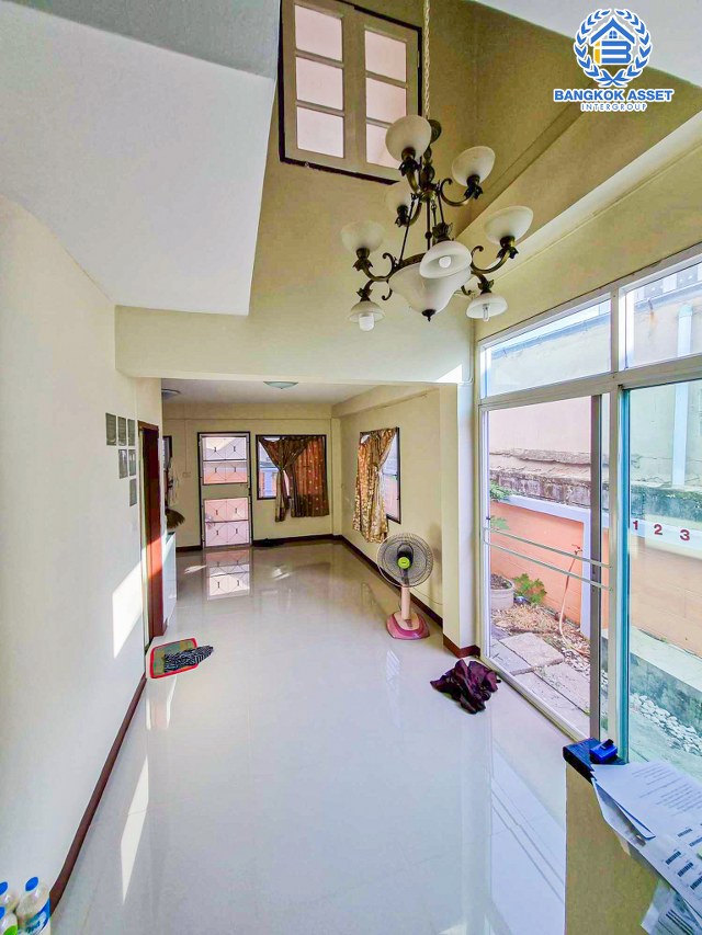 *****ทาวน์เฮ้าส์มือสองนนทบุรี โครงการ ลภาวัน8 บางกรวย-ไทรน้อย หลังมุม! เนื้อที่กว้าง 29 ตร.ว. ฟังก์ชัน 2 ห้องนอน 1 ห้องน้ำ 1 ที่จอดรถ บ้านสภาพสวย ปรับปรุงใหม่ บนทำเลดี เชื่อมต่อ ถนนชัยพฤกษ์, ถนนราชพฤกษ์, ถนนกาญจนาภิเษก ใกล้รถไฟฟ้าสายสีม่วง "สถานีบางพลู" เพียง 12 นาที!!