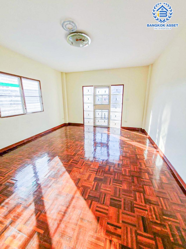 *****ทาวน์เฮ้าส์มือสองนนทบุรี โครงการ ลภาวัน8 บางกรวย-ไทรน้อย หลังมุม! เนื้อที่กว้าง 29 ตร.ว. ฟังก์ชัน 2 ห้องนอน 1 ห้องน้ำ 1 ที่จอดรถ บ้านสภาพสวย ปรับปรุงใหม่ บนทำเลดี เชื่อมต่อ ถนนชัยพฤกษ์, ถนนราชพฤกษ์, ถนนกาญจนาภิเษก ใกล้รถไฟฟ้าสายสีม่วง "สถานีบางพลู" เพียง 12 นาที!!