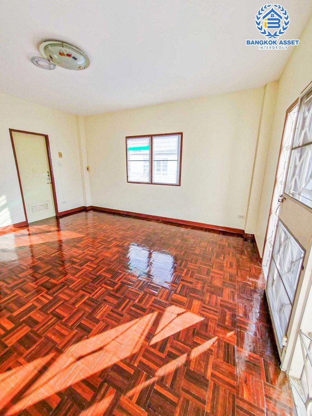 *****ทาวน์เฮ้าส์มือสองนนทบุรี โครงการ ลภาวัน8 บางกรวย-ไทรน้อย หลังมุม! เนื้อที่กว้าง 29 ตร.ว. ฟังก์ชัน 2 ห้องนอน 1 ห้องน้ำ 1 ที่จอดรถ บ้านสภาพสวย ปรับปรุงใหม่ บนทำเลดี เชื่อมต่อ ถนนชัยพฤกษ์, ถนนราชพฤกษ์, ถนนกาญจนาภิเษก ใกล้รถไฟฟ้าสายสีม่วง "สถานีบางพลู" เพียง 12 นาที!!