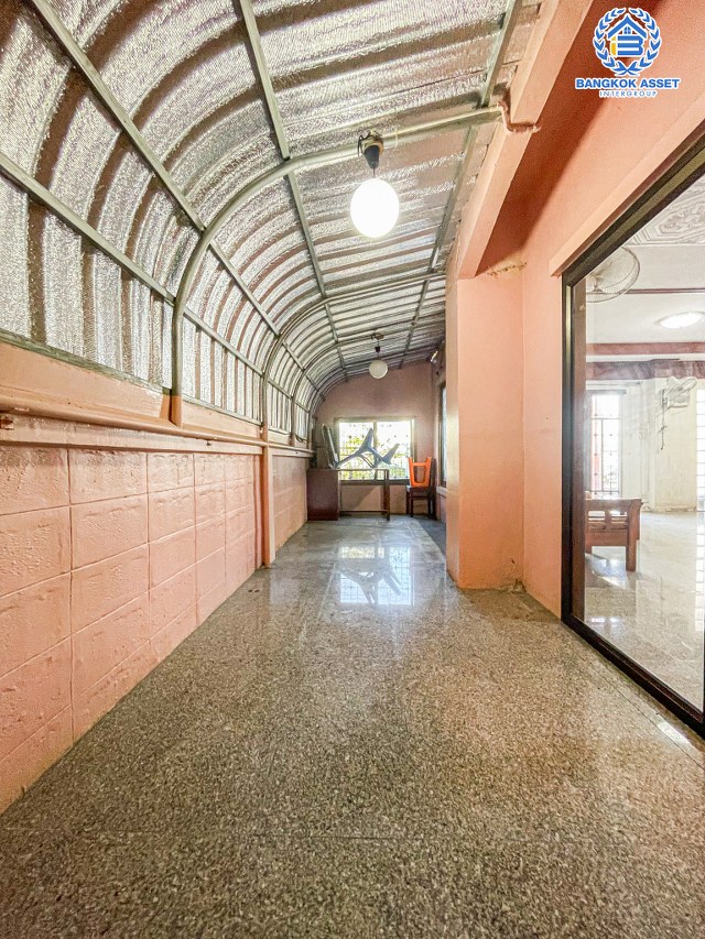 *****บ้านเดี่ยวมือสองนนทบุรี โครงการ ลภาวัน10 บางกรวย-ไทรน้อย เนื้อที่กว้าง 50.5 ตร.ว. ฟังก์ชัน 4 ห้องนอน 2 ห้องน้ำ 2 ที่จอดรถ บ้านหลังใหญ่ สภาพใหม่ แถมฟรี! 5 เครื่องปรับอากาศ บนทำเลเยี่ยม เชื่อมต่อถนนกาญจนาภิเษก, ถนนรัตนาธิเบศร์ ใกล้รถไฟฟ้าสายสีม่วง "สถานีบางพลู" เพียง 15 นาทีเท่านั้น