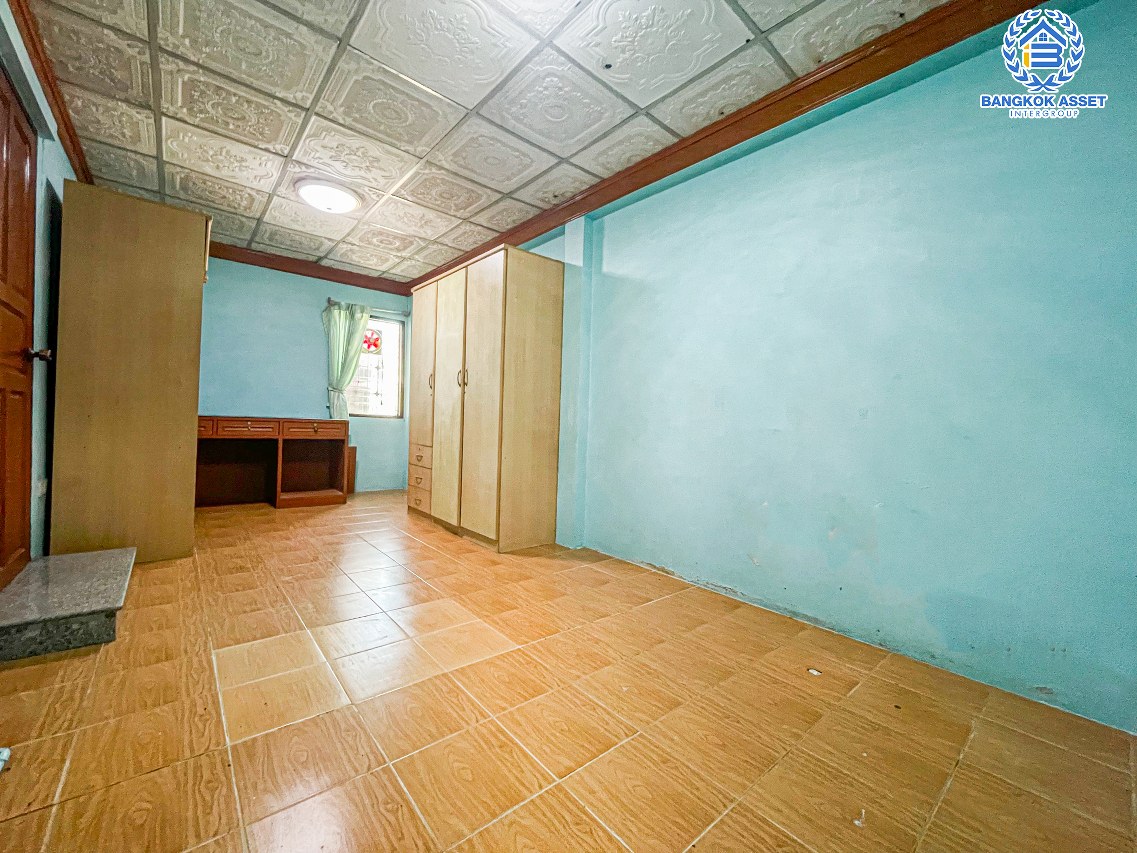 *****บ้านเดี่ยวมือสองนนทบุรี โครงการ ลภาวัน10 บางกรวย-ไทรน้อย เนื้อที่กว้าง 50.5 ตร.ว. ฟังก์ชัน 4 ห้องนอน 2 ห้องน้ำ 2 ที่จอดรถ บ้านหลังใหญ่ สภาพใหม่ แถมฟรี! 5 เครื่องปรับอากาศ บนทำเลเยี่ยม เชื่อมต่อถนนกาญจนาภิเษก, ถนนรัตนาธิเบศร์ ใกล้รถไฟฟ้าสายสีม่วง "สถานีบางพลู" เพียง 15 นาทีเท่านั้น