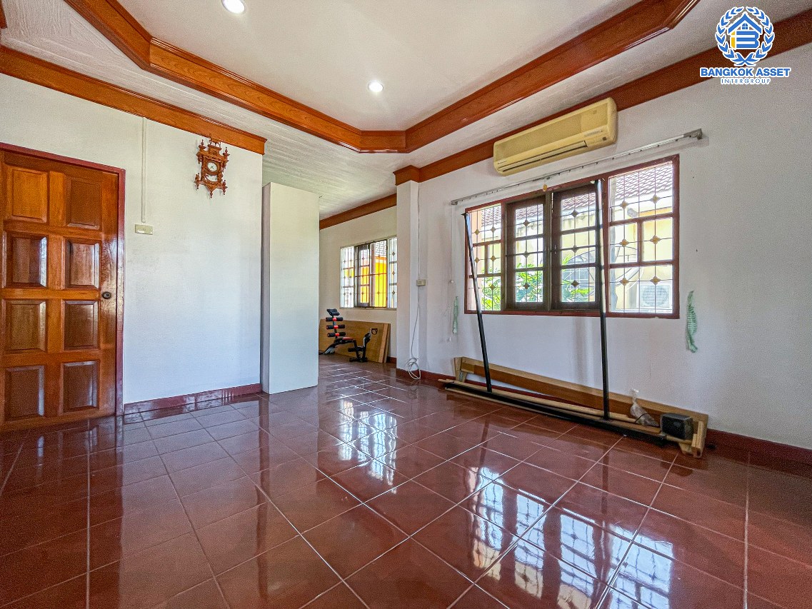 *****บ้านเดี่ยวมือสองนนทบุรี โครงการ ลภาวัน10 บางกรวย-ไทรน้อย เนื้อที่กว้าง 50.5 ตร.ว. ฟังก์ชัน 4 ห้องนอน 2 ห้องน้ำ 2 ที่จอดรถ บ้านหลังใหญ่ สภาพใหม่ แถมฟรี! 5 เครื่องปรับอากาศ บนทำเลเยี่ยม เชื่อมต่อถนนกาญจนาภิเษก, ถนนรัตนาธิเบศร์ ใกล้รถไฟฟ้าสายสีม่วง "สถานีบางพลู" เพียง 15 นาทีเท่านั้น