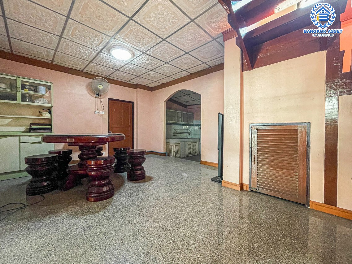 *****บ้านเดี่ยวมือสองนนทบุรี โครงการ ลภาวัน10 บางกรวย-ไทรน้อย เนื้อที่กว้าง 50.5 ตร.ว. ฟังก์ชัน 4 ห้องนอน 2 ห้องน้ำ 2 ที่จอดรถ บ้านหลังใหญ่ สภาพใหม่ แถมฟรี! 5 เครื่องปรับอากาศ บนทำเลเยี่ยม เชื่อมต่อถนนกาญจนาภิเษก, ถนนรัตนาธิเบศร์ ใกล้รถไฟฟ้าสายสีม่วง "สถานีบางพลู" เพียง 15 นาทีเท่านั้น