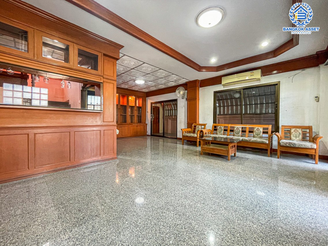 *****บ้านเดี่ยวมือสองนนทบุรี โครงการ ลภาวัน10 บางกรวย-ไทรน้อย เนื้อที่กว้าง 50.5 ตร.ว. ฟังก์ชัน 4 ห้องนอน 2 ห้องน้ำ 2 ที่จอดรถ บ้านหลังใหญ่ สภาพใหม่ แถมฟรี! 5 เครื่องปรับอากาศ บนทำเลเยี่ยม เชื่อมต่อถนนกาญจนาภิเษก, ถนนรัตนาธิเบศร์ ใกล้รถไฟฟ้าสายสีม่วง "สถานีบางพลู" เพียง 15 นาทีเท่านั้น