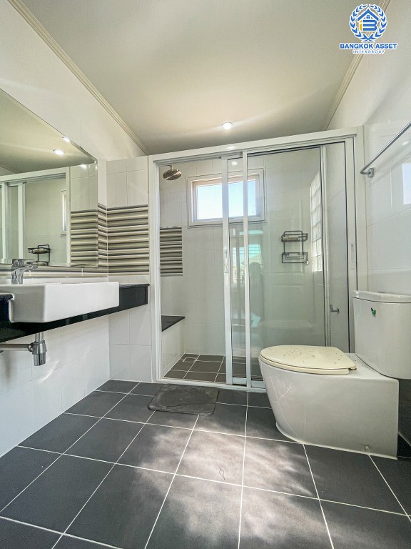 *****บ้านเดี่ยวมือสอง โครงการ ศุภาลัย พาร์ควิลล์ วงแหวน-ราชพฤกษ์ เนื้อที่กว้าง 67.50 ตร.ว. ฟังก์ชัน 3 ห้องนอน 3 ห้องน้ำ 2 ที่จอดรถ บ้านสภาพดีเยี่ยม พร้อมเข้าอยู่ บนทำเลเดินทางสะดวก เชื่อมต่อถนนสะพานนนทบุรีบางบัวทอง ถนนกาญจนาภิเษก ถนนราชพฤกษ์  ใกล้ห้างสรรพสินค้าเซ็นทรัลเวสต์เกต