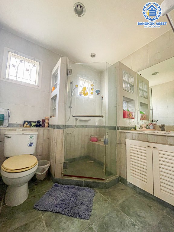 *****บ้านเดี่ยวมือสอง โครงการ ปาริชาติ 345 เนื้อที่กว้าง 88 ตร.ว. ฟังก์ชัน 3 ห้องนอน 3 ห้องน้ำ 2 ที่จอดรถ บ้านพื้นที่ใช้สอยกว้าง บนทำเลเดินทางสะดวกสบาย เชื่อมต่อถนนสะพานนนทบุรี-บางบัวทอง ถนนรัตนาธิเบศร์ ถนนราชพฤกษ์ ใกล้ห้างสรรพสินค้าโรบินสันศรีสมาน